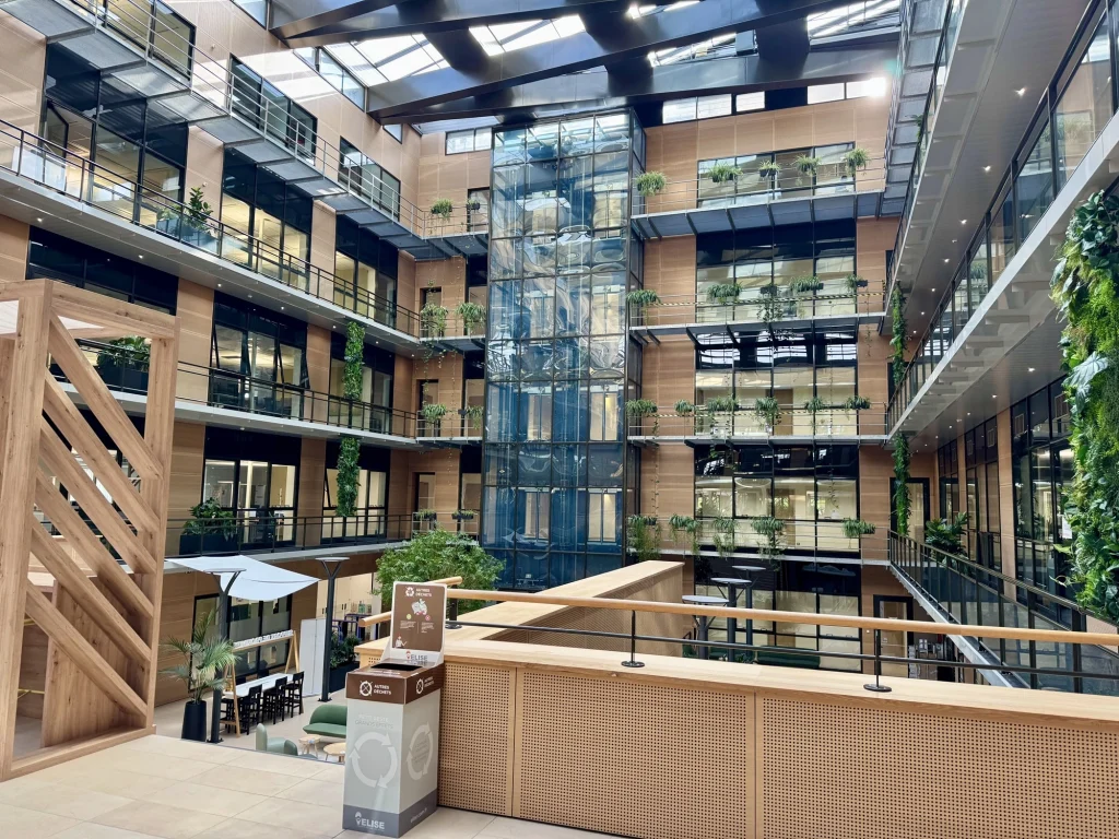 Rénovation intérieure d'un immeuble de bureaux (79)