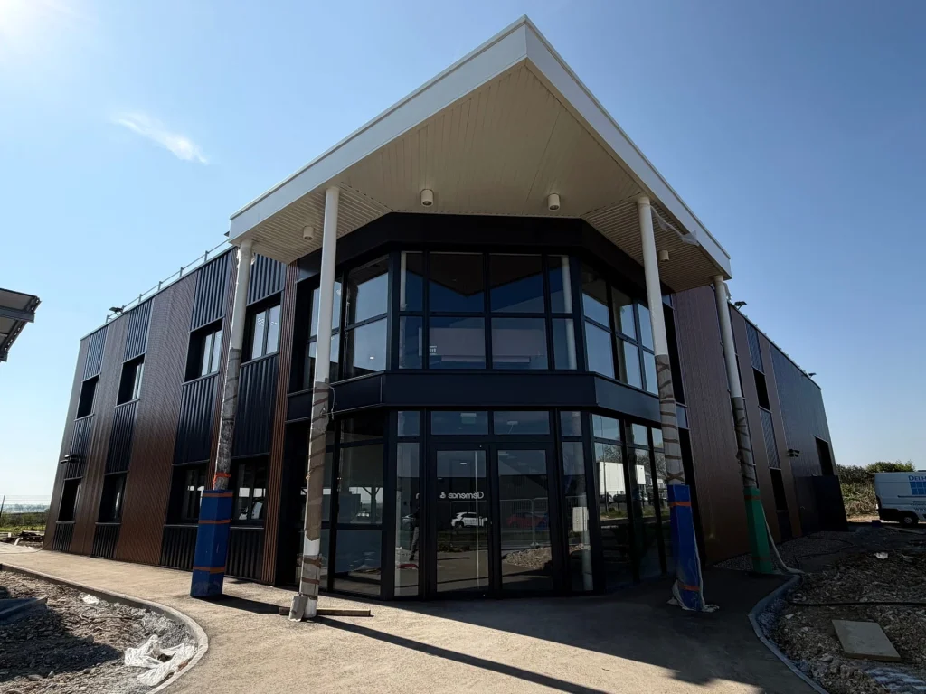 Construction du Siège Social Clémence et Antonin phase hors deau hors dair Neuville de Poitiou (86) - IDV Ingénierie