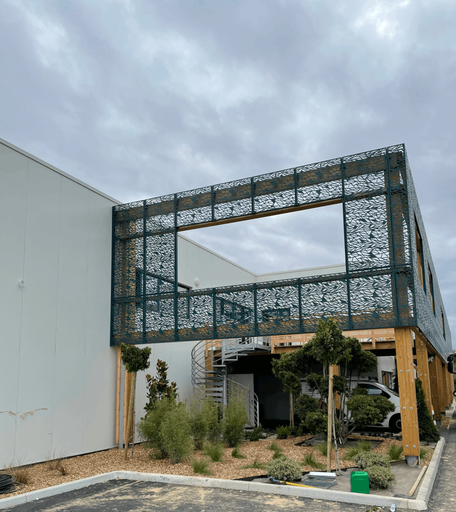 Extension sur pilotis d'un Siège social (17)
