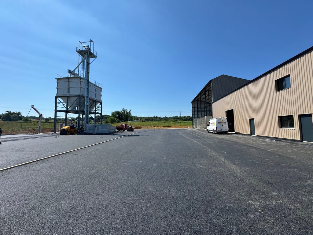 Réalisation maîtrise d’œuvre IDV Ingénierie - Construction de 4 cellules de stockage couvertes + magasin - Coopérative Agricole (24)