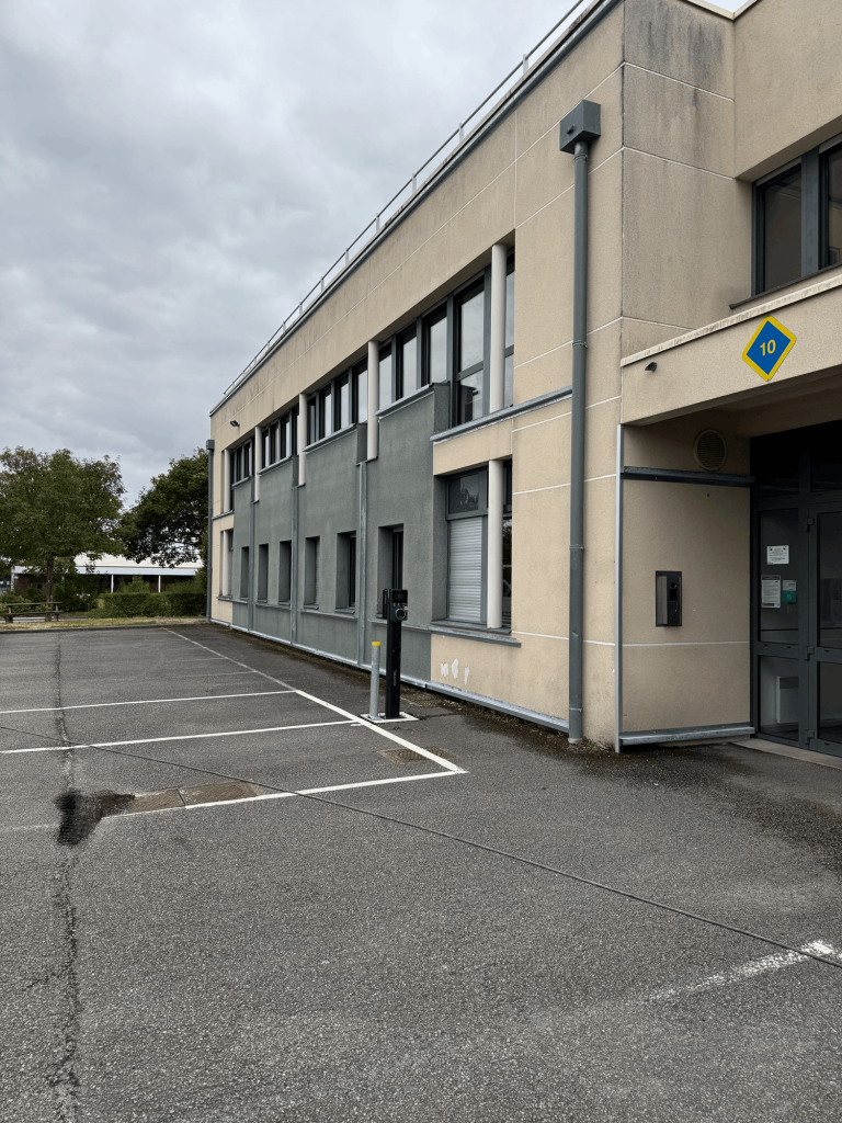 Réhabilitation intérieure et extérieure d'un Siège Social (86) - Pednant travaux extérieurs