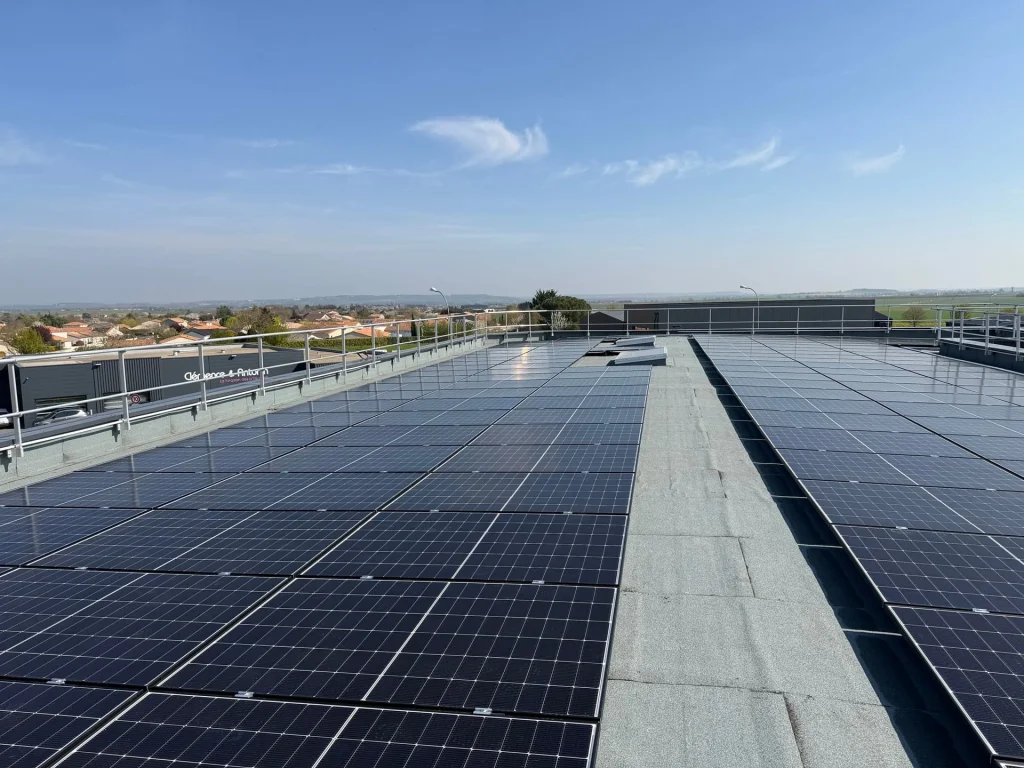 Toiture solaire du Siège social Clemence et Antonin à Neuville de Poitou (86) - IDV Ingénierie